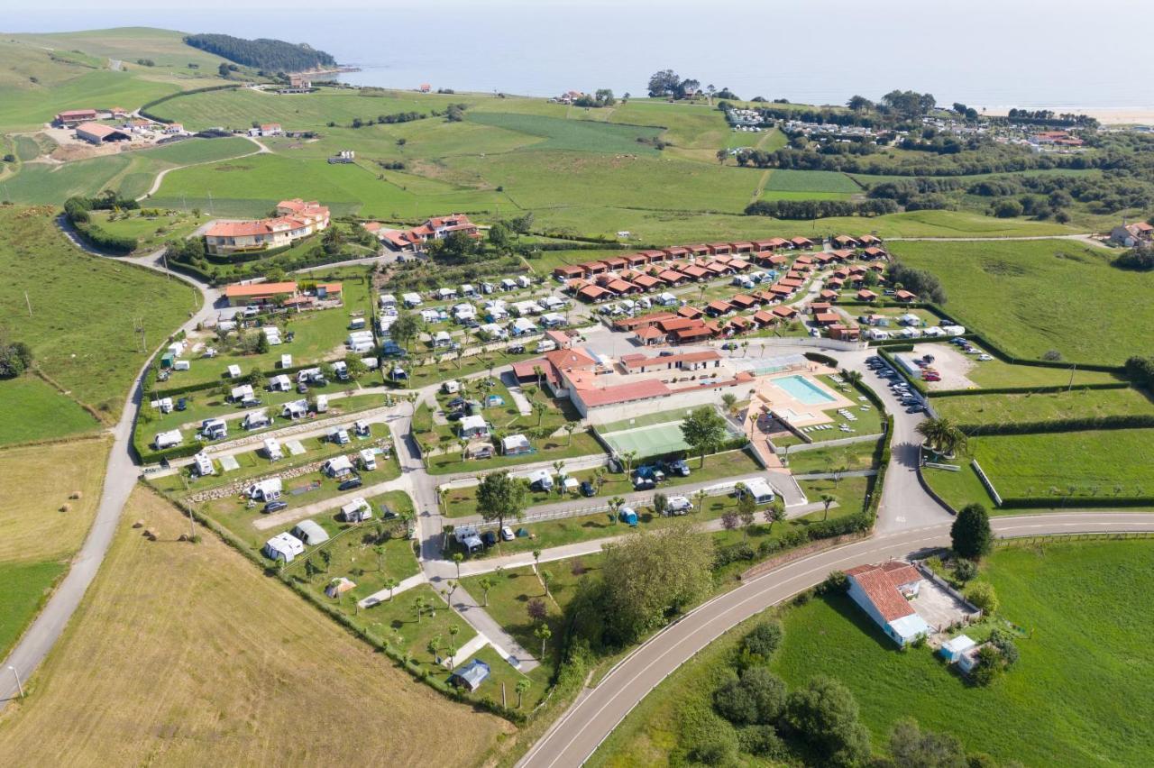 Bungalows Playa De Oyambre San Vicente De La Barquera Bagian luar foto